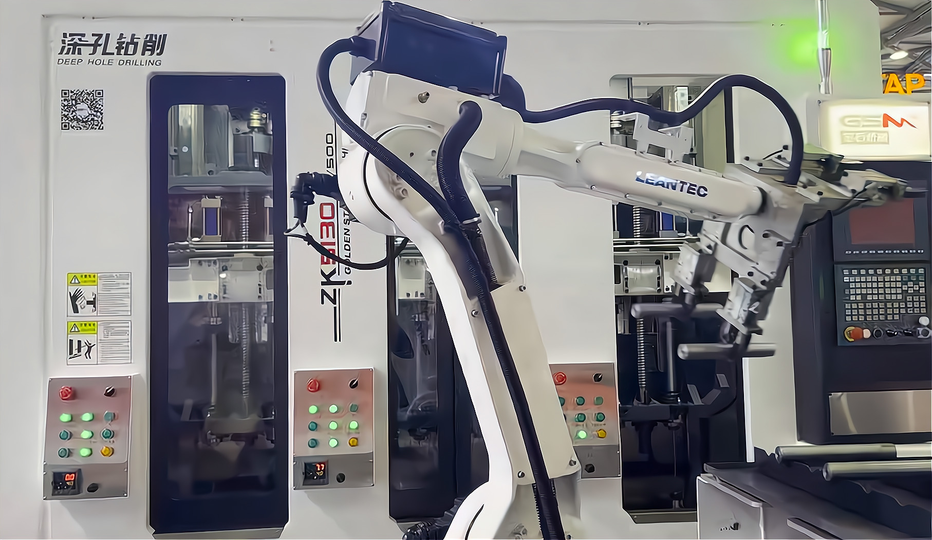ZK5120×6/500 倒立六軸深孔鉆床配置六軸機器人，加工新能源電機軸單機自動化